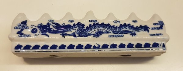 Draken penseel standaard van porselein/Dragon Porcelain Brush Rest (Blue/White)
